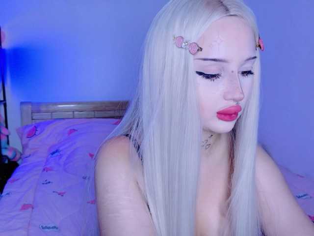 lolykari live cam on BongaCams