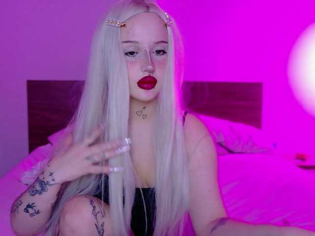 lolykari live cam on BongaCams