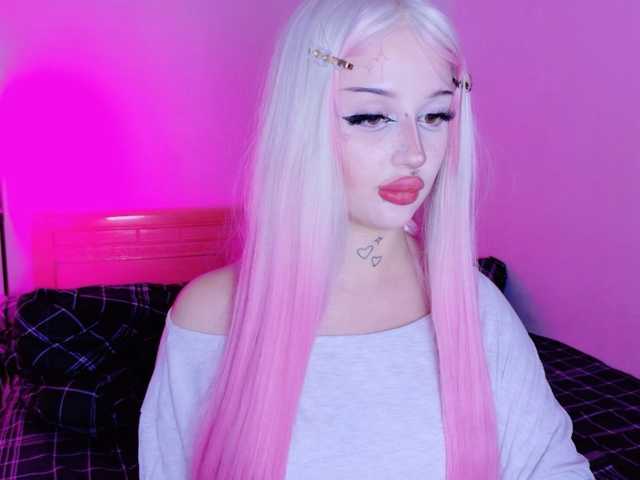 lolykari live cam on BongaCams