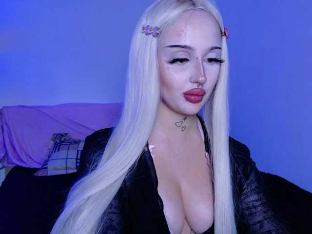 lolykari live cam on BongaCams