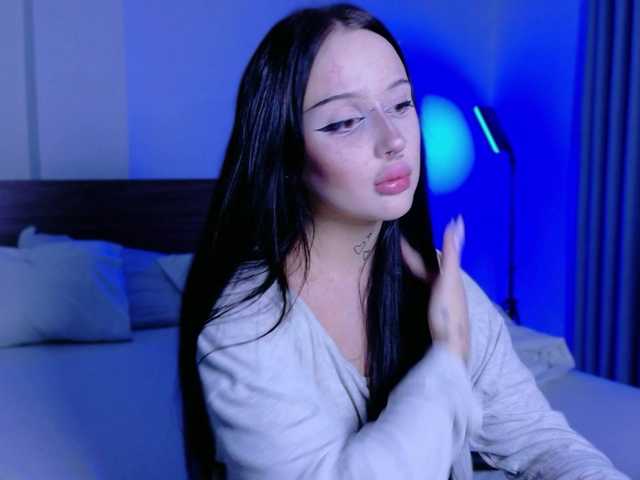 lolykari live cam on BongaCams