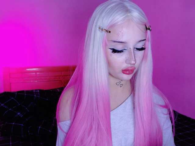 lolykari live cam on BongaCams