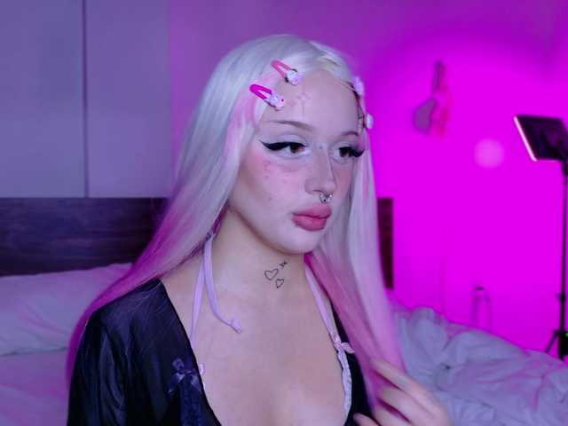 lolykari live cam on BongaCams