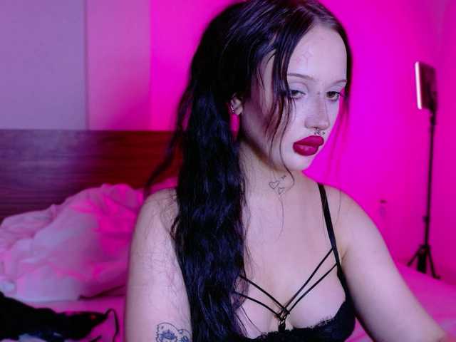 lolykari live cam on BongaCams