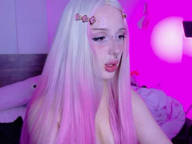 lolykari live cam on BongaCams