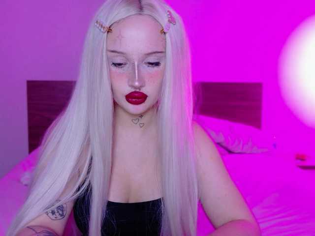 lolykari live cam on BongaCams
