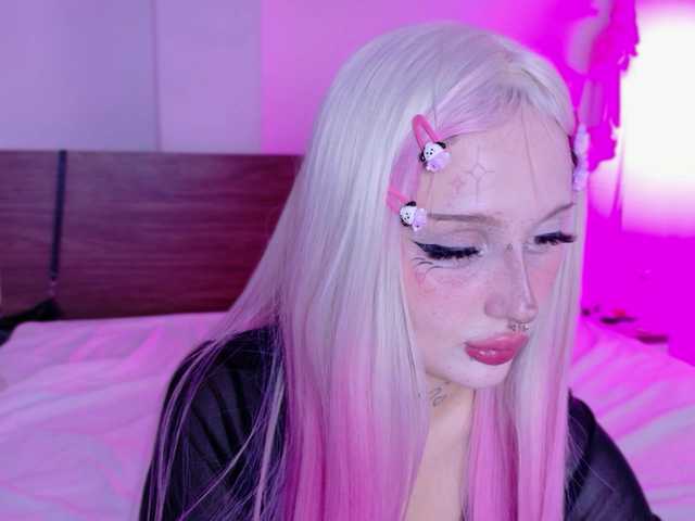 lolykari live cam on BongaCams