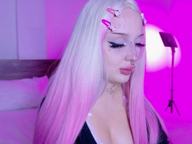 lolykari live cam on BongaCams