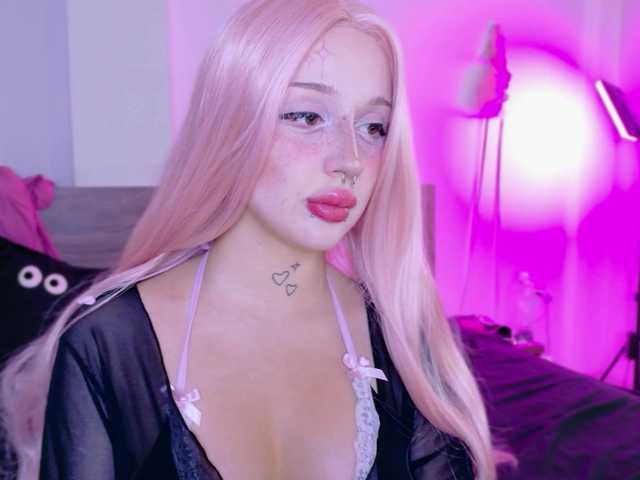 lolykari live cam on BongaCams