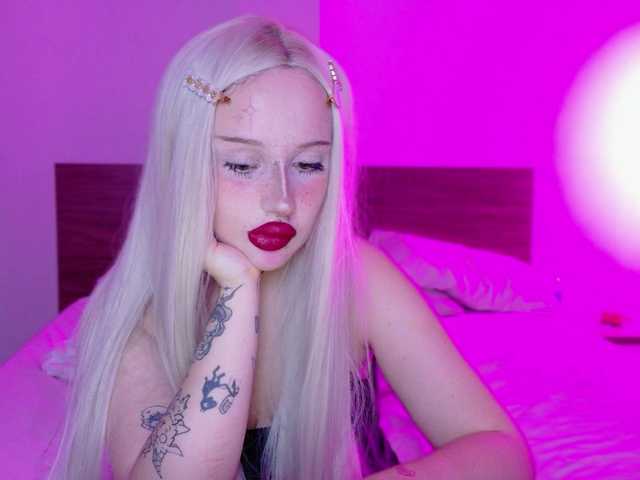 lolykari live cam on BongaCams