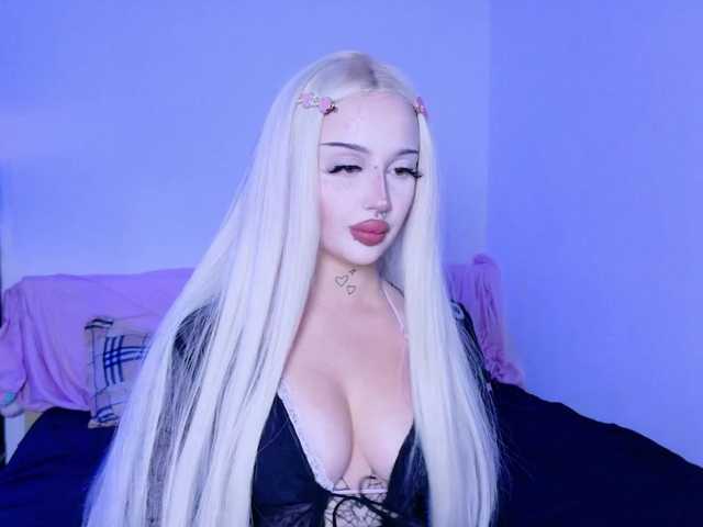 lolykari live cam on BongaCams