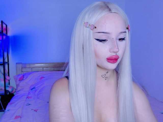 lolykari live cam on BongaCams