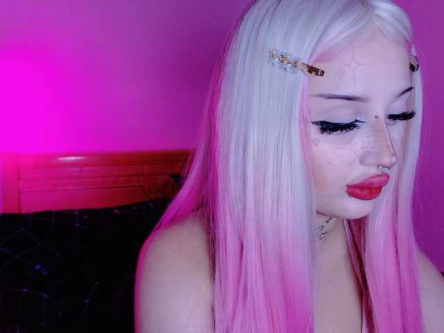 lolykari live cam on BongaCams