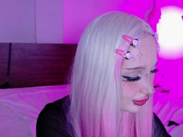 lolykari live cam on BongaCams