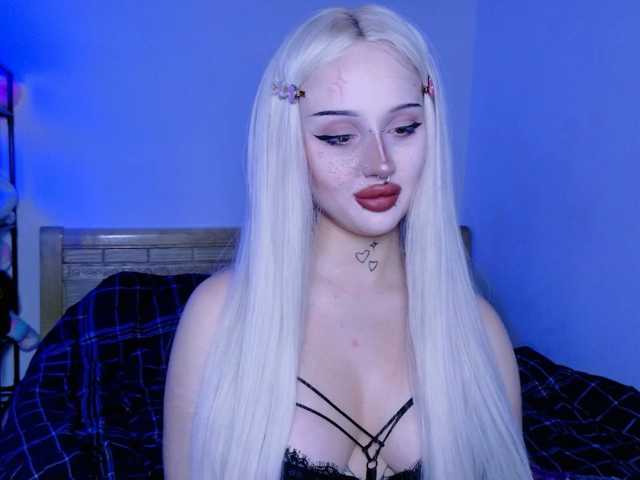 lolykari live cam on BongaCams