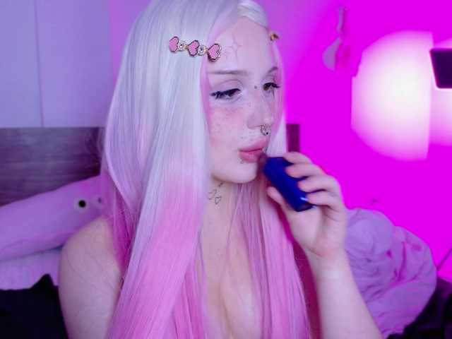 lolykari live cam on BongaCams