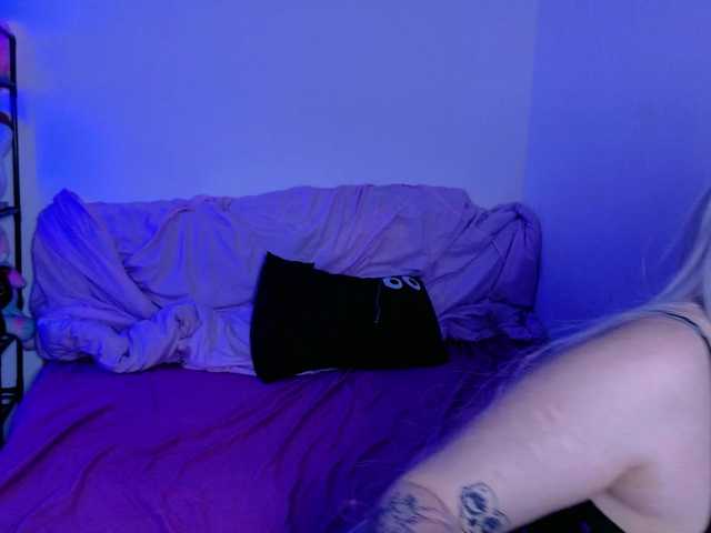 lolykari live cam on BongaCams