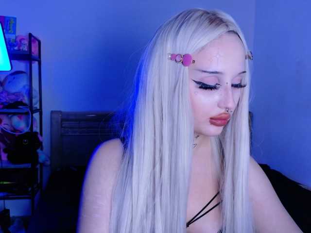 lolykari live cam on BongaCams
