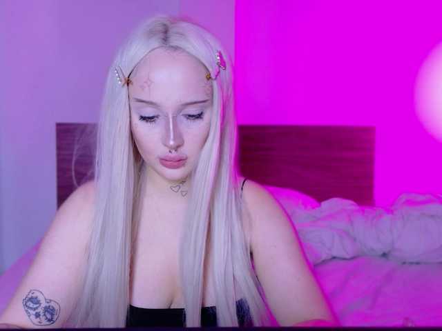 lolykari live cam on BongaCams