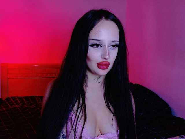 lolykari live cam on BongaCams