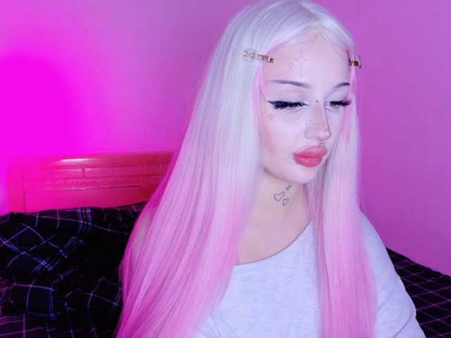 lolykari live cam on BongaCams