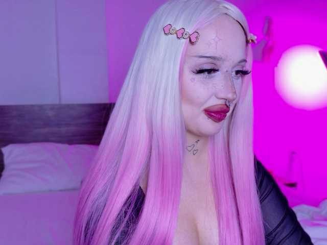 lolykari live cam on BongaCams