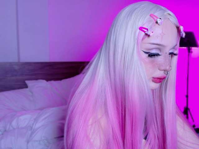 lolykari live cam on BongaCams
