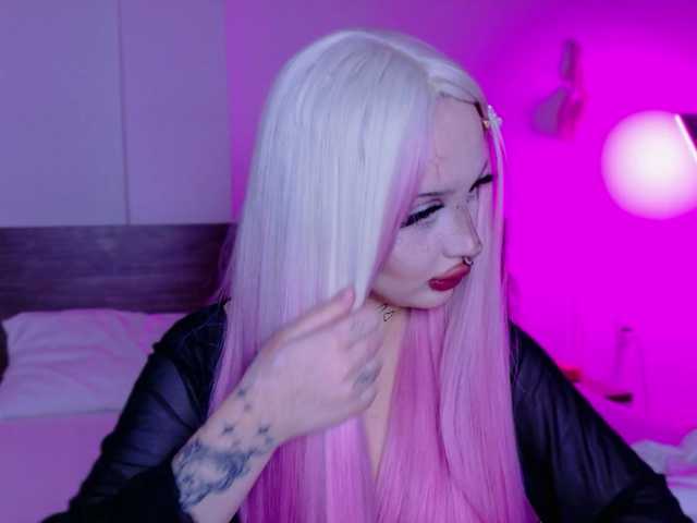 lolykari live cam on BongaCams