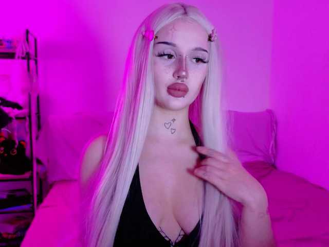 lolykari live cam on BongaCams
