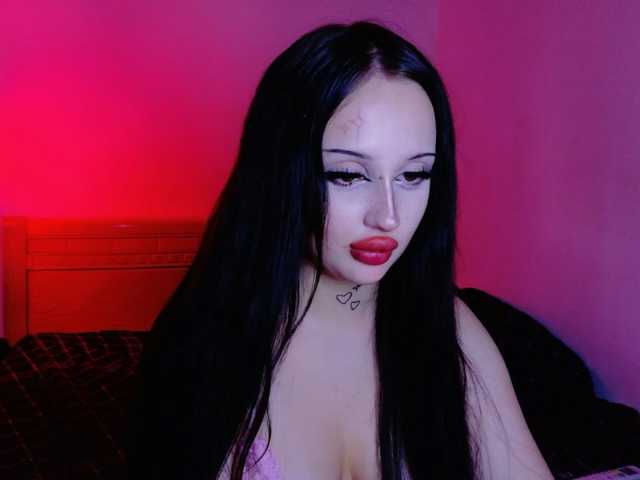 lolykari live cam on BongaCams