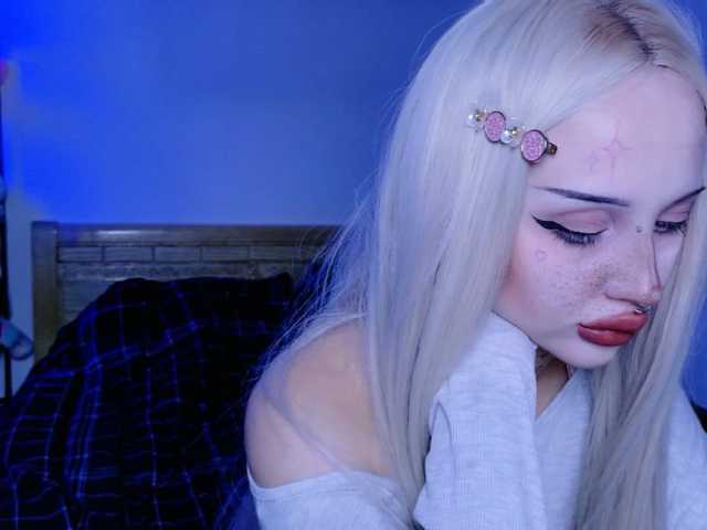 lolykari live cam on BongaCams