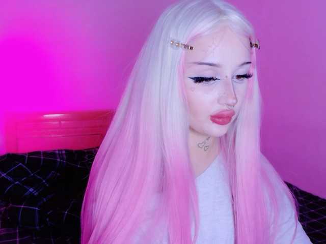lolykari live cam on BongaCams