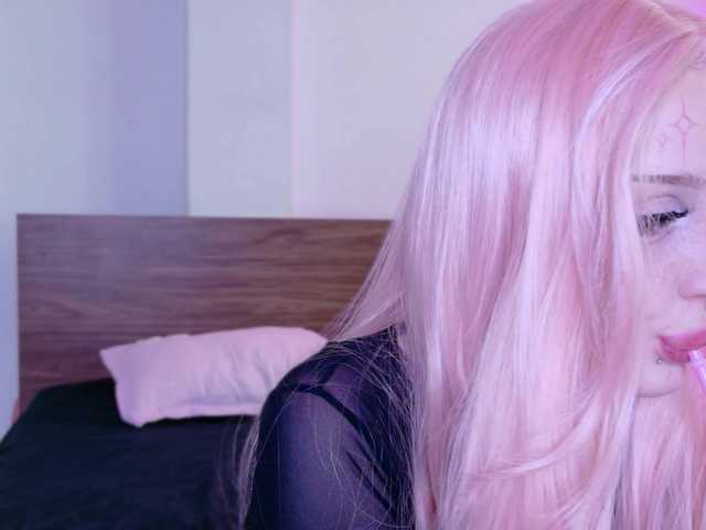 lolykari live cam on BongaCams