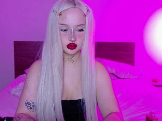 lolykari live cam on BongaCams