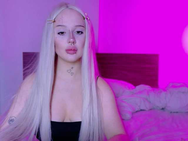 lolykari live cam on BongaCams