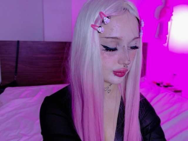lolykari live cam on BongaCams