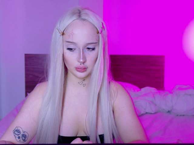 lolykari live cam on BongaCams