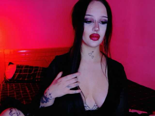 lolykari live cam on BongaCams