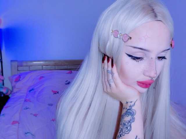 lolykari live cam on BongaCams