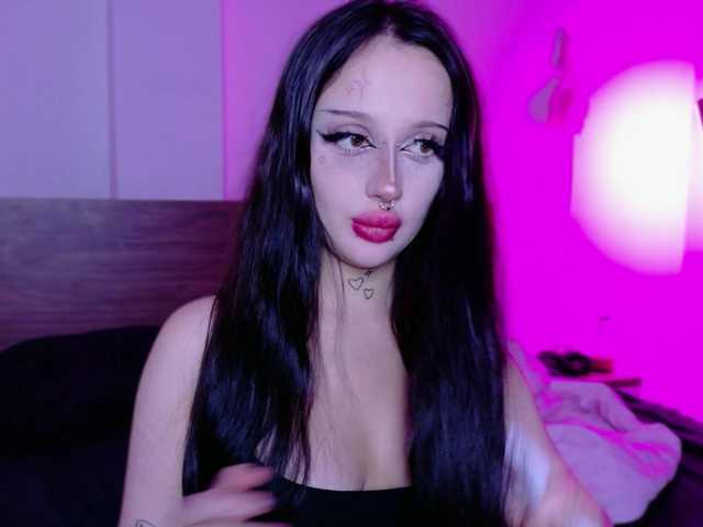 lolykari live cam on BongaCams