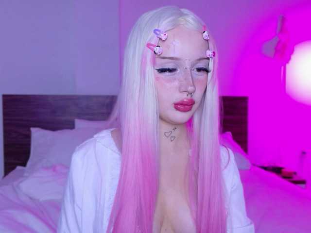 lolykari live cam on BongaCams