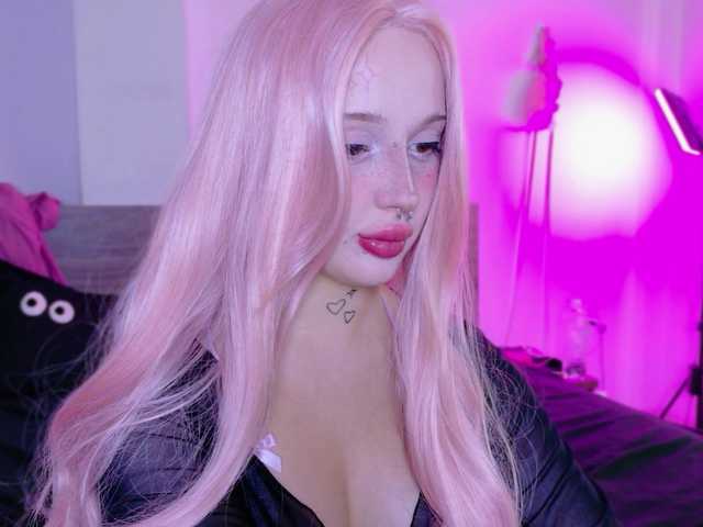 lolykari live cam on BongaCams