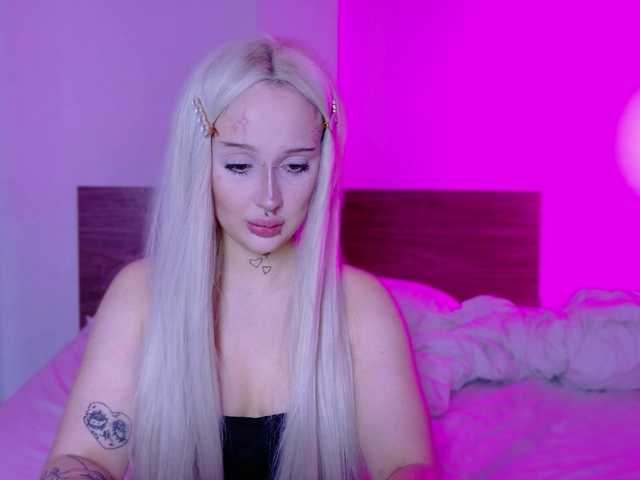 lolykari live cam on BongaCams