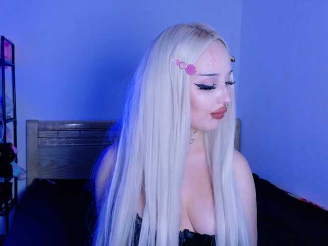 lolykari live cam on BongaCams
