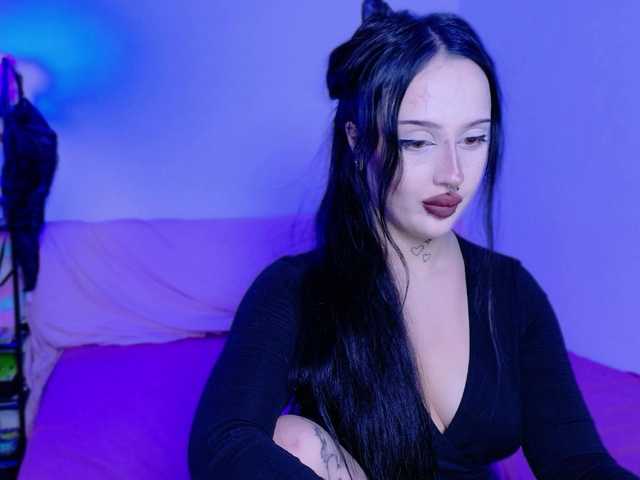 lolykari live cam on BongaCams