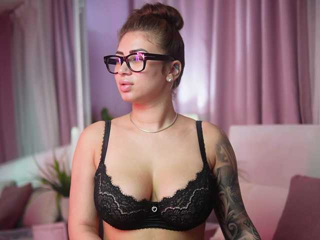 AmeliaBarbie live cam on BongaCams