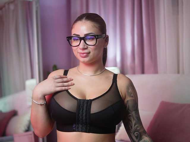 AmeliaBarbie live cam on BongaCams