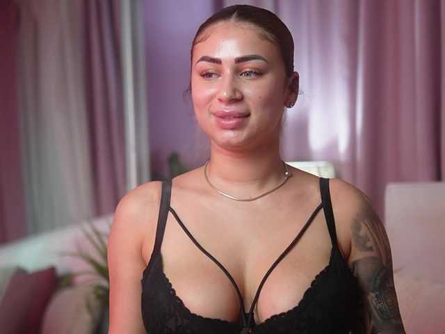 AmeliaBarbie live cam on BongaCams
