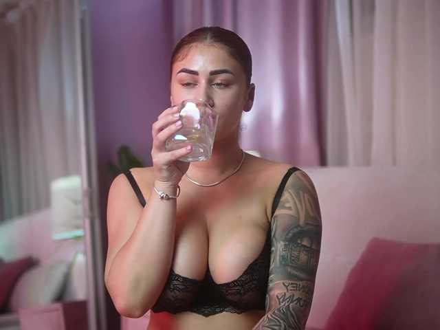 AmeliaBarbie live cam on BongaCams