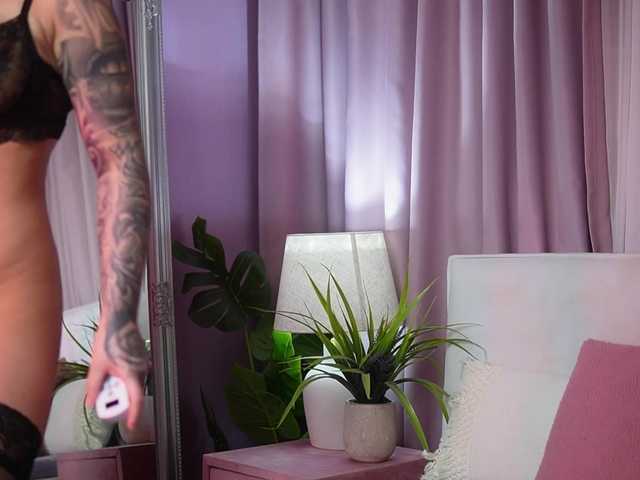 AmeliaBarbie live cam on BongaCams
